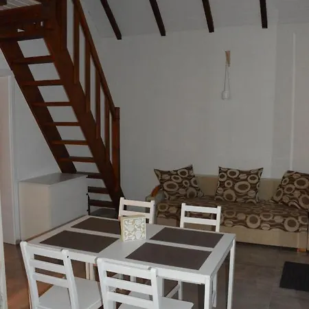 Vakantiehuis Repos *